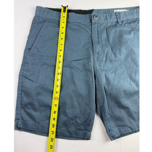 Volcom Men's Shorts - Size 38 - Great Condition - Picture 3 of 8